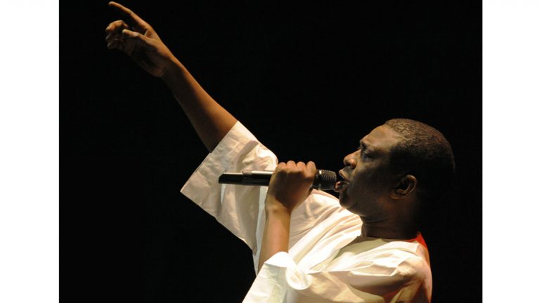 Côte d&rsquo;Ivoire:  »On est mieux que chez soi ! L’Europe n’est pas l’eldorado  », avertit Youssou N’dour