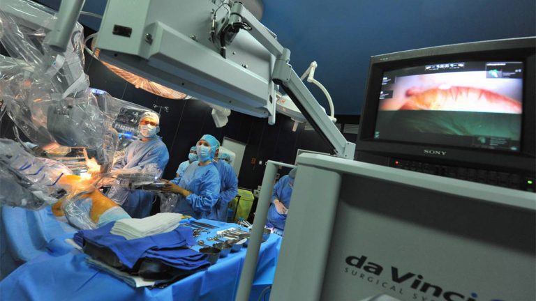 Médecine: l’ère de l’intelligence artificielle et des robots