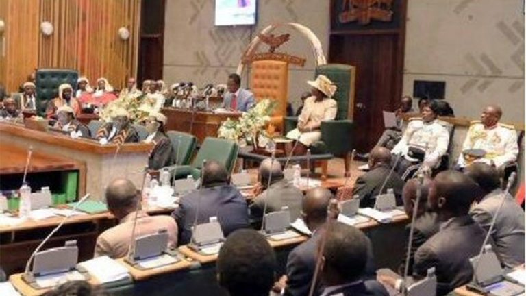 Zambie: 48 députés d&rsquo;opposition suspendus après avoir boudé un discours présidentiel