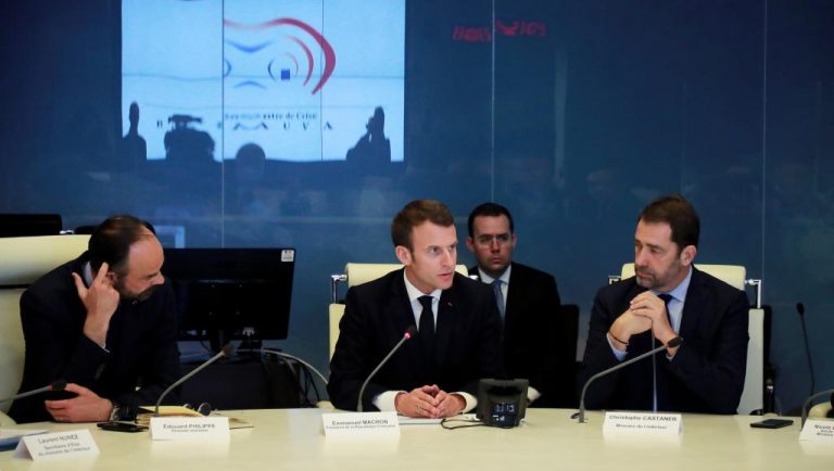 «Gilets jaunes»: pas assez n’a été fait pour empêcher la violence, admet Macron