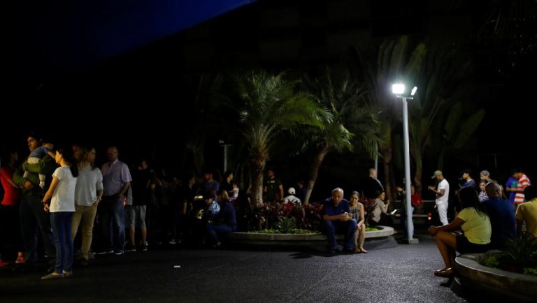 Coupé en deux, le Venezuela à la fois sous et hors tension