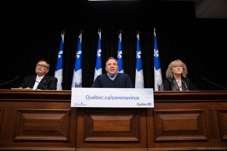 Pandémie de la COVID-19 – Le premier ministre demande aux Québécois ayant une formation médicale de s&rsquo;enrôler pour aider dans les CHSLD